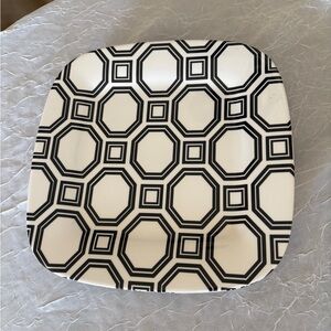 Geometric Black and White Square Plate